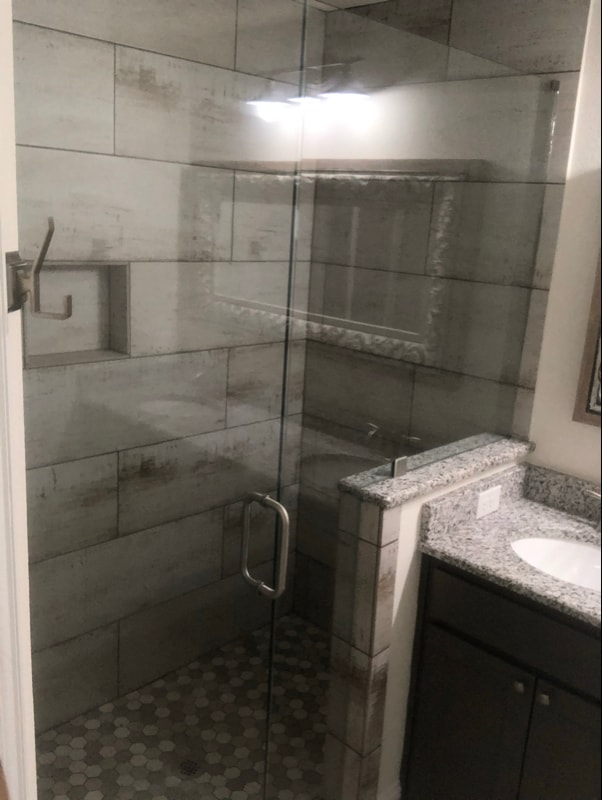 Building Photo - 4933-5015 Villas Dr