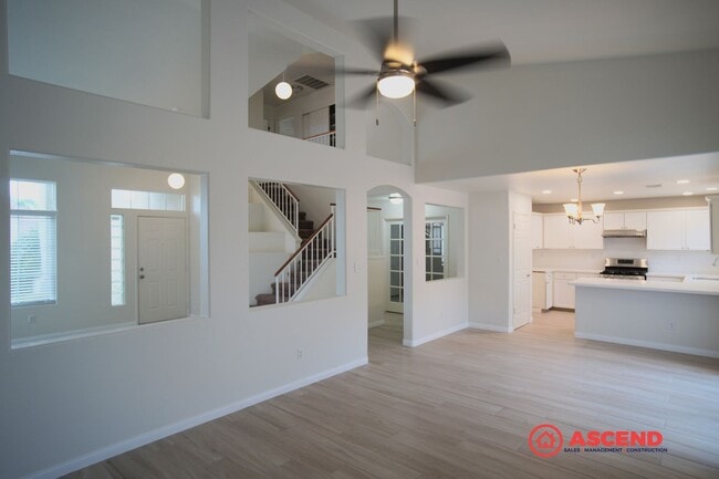 Building Photo - Move-in Ready 2 Story Home in Desirable Neighborhood!