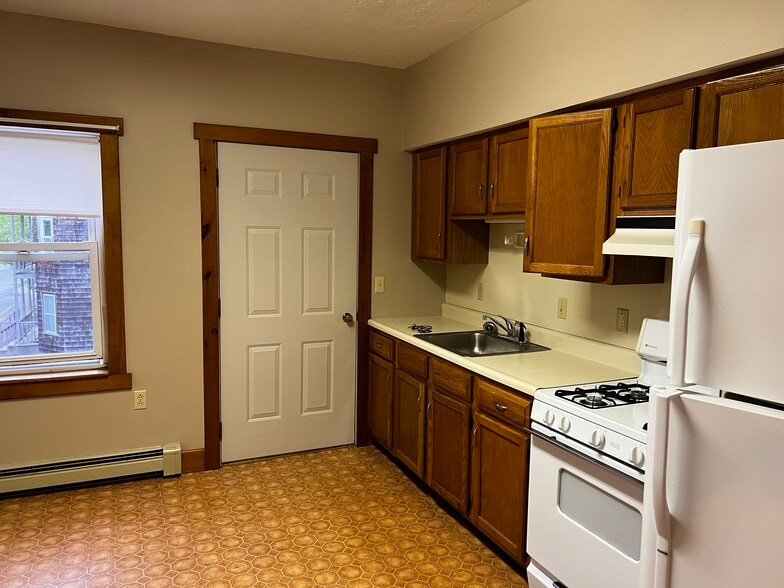 Building Photo - 217 Pine St