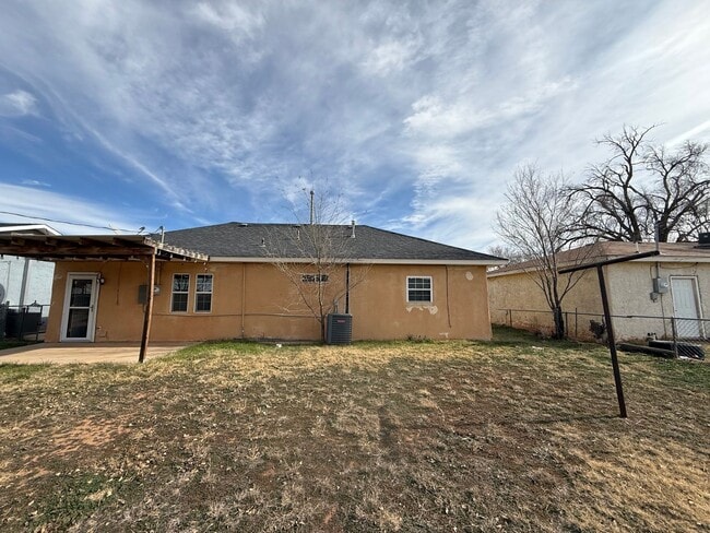 Building Photo - 2bed/ 1bath convenient  to CAFB