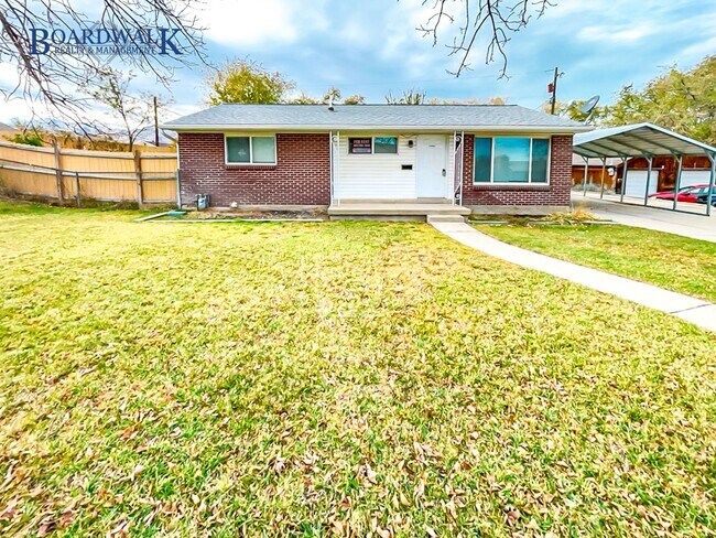 Building Photo - Charming Brick Rambler