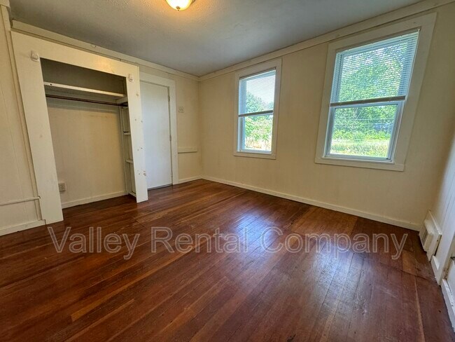 Building Photo - 46 Old Amherst Rd