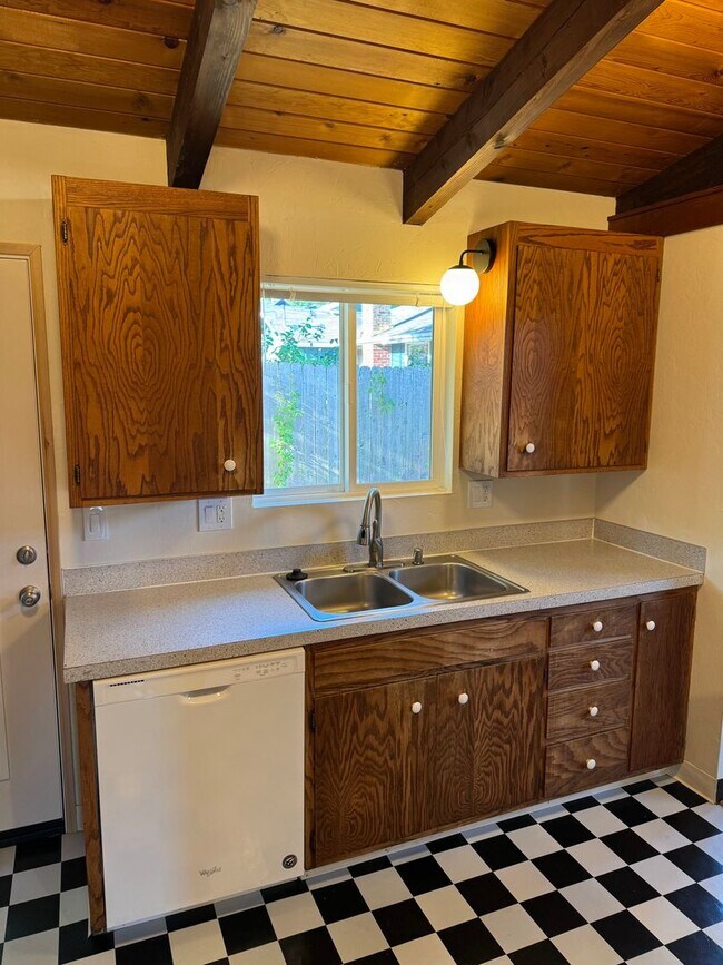 Building Photo - Terrific 3 Bedroom, 2 Bathroom in South Eugene