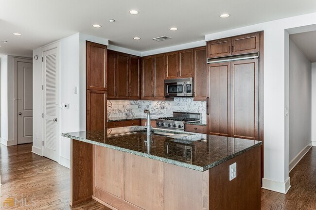 Building Photo - 3630 Peachtree Rd NE