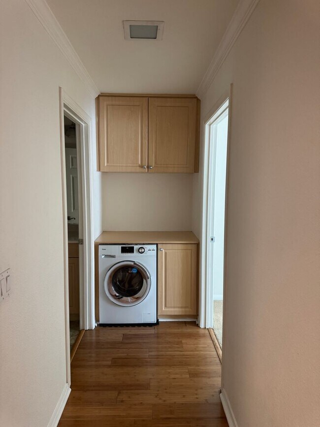 Building Photo - 2 bedroom 1 bathroom condo in Mirabella Point