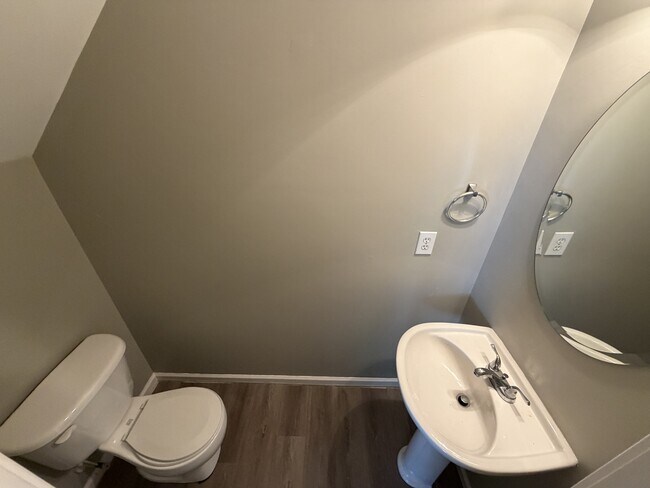 Building Photo - 6350 Morningview Ct