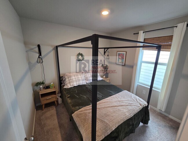 Building Photo - Check Out This Beautiful 4 Bedroom, 2.5 Bath Home!