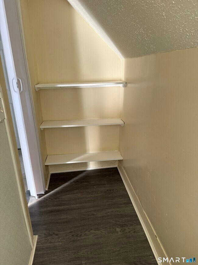 Building Photo - 74 Branch St