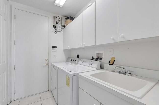 Building Photo - 11286 Regatta Ln