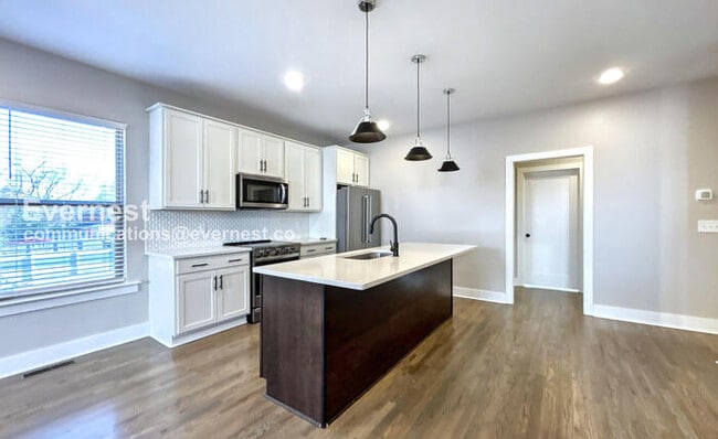 Building Photo - 208 Thompson Park Dr