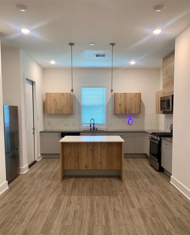 Building Photo - 10209 Las Nubes Ave