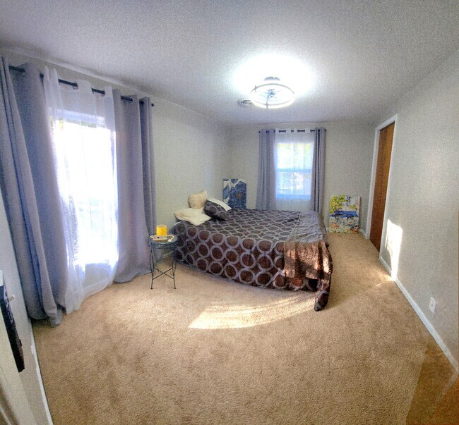 Building Photo - 627 Michigan St