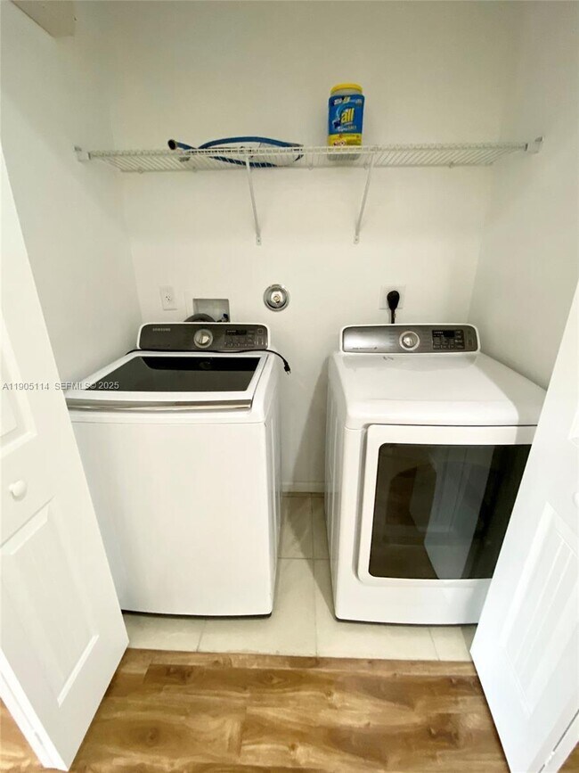 Building Photo - 21479 NW 14th Ct