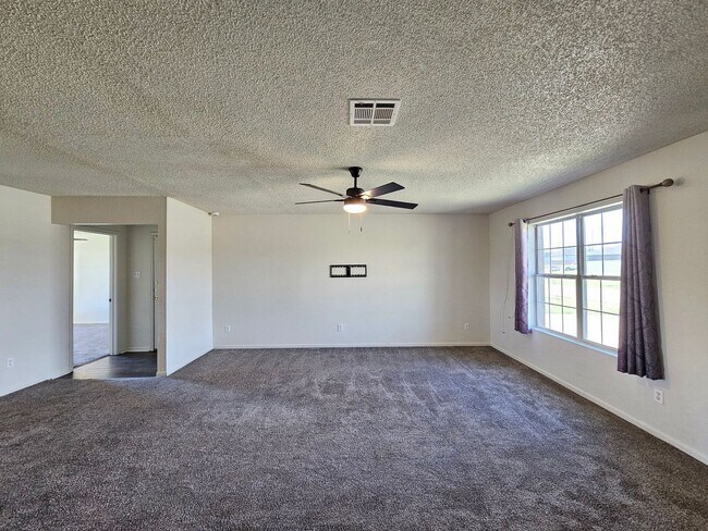 Building Photo - HUD / SECTION 8 ACCEPTED - RENT SPECIAL - AVAILABLE NOW!