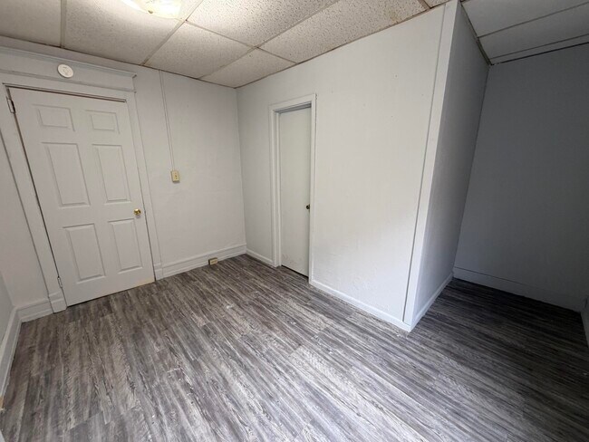 Building Photo - 425-1B Vermilion-N