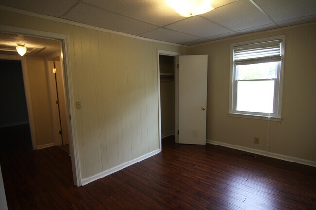 Building Photo - 3 Bedroom Home For Rent Near Downtown Clar...