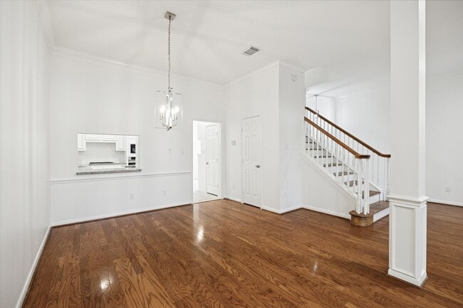 Building Photo - Beautiful Home Near University of St. Thomas