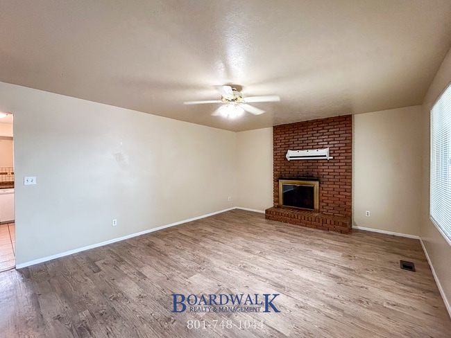 Building Photo - Great 5 Bed Now Available in Riverton