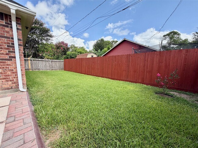Building Photo - 6650 Roberson St