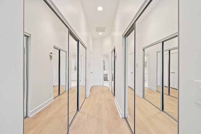Building Photo - 167 N Village Way