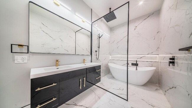 Building Photo - 2024 W Irving Park Rd