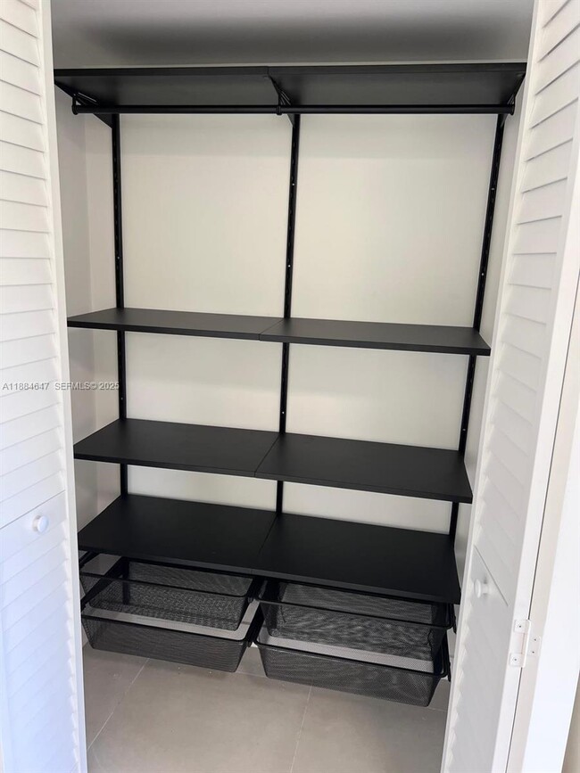 Building Photo - 7820 NE Bayshore Ct