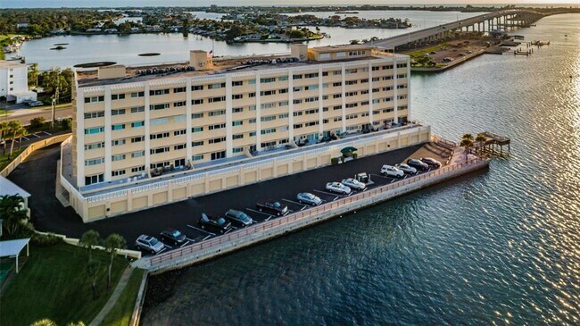 Building Photo - 100 Bluff View Dr