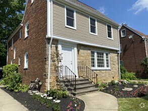 Building Photo - 2400 Ashurst Rd