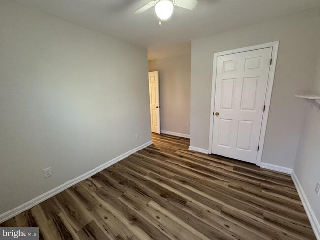 Building Photo - 8460 Colony Cir