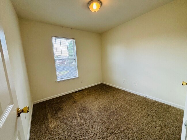 Building Photo - 840 Patrick Henry Dr