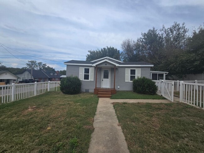 Building Photo - 1 Bedroom 1 Bath Home in Shawnee!