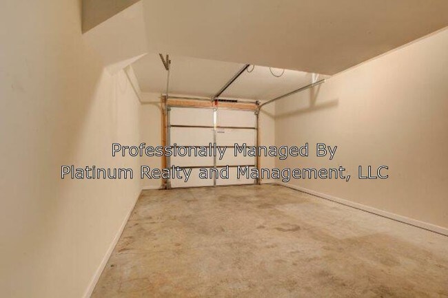 Building Photo - 1718 Thistlewood Dr