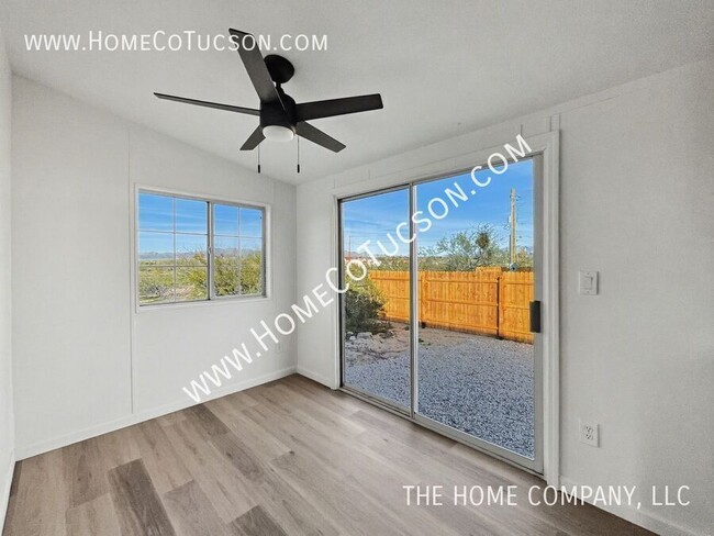 Building Photo - 9950 N El Uno Minor