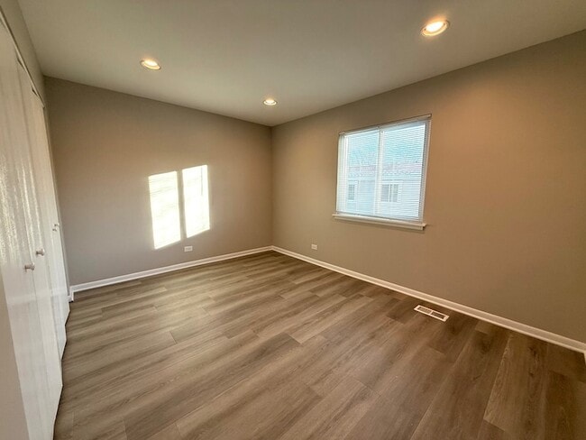 Building Photo - 1963 N Heritage Dr