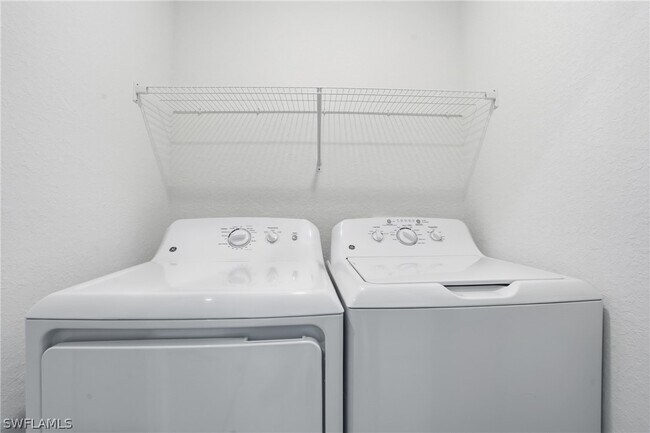 Building Photo - 15345 Grn Acrs Ave