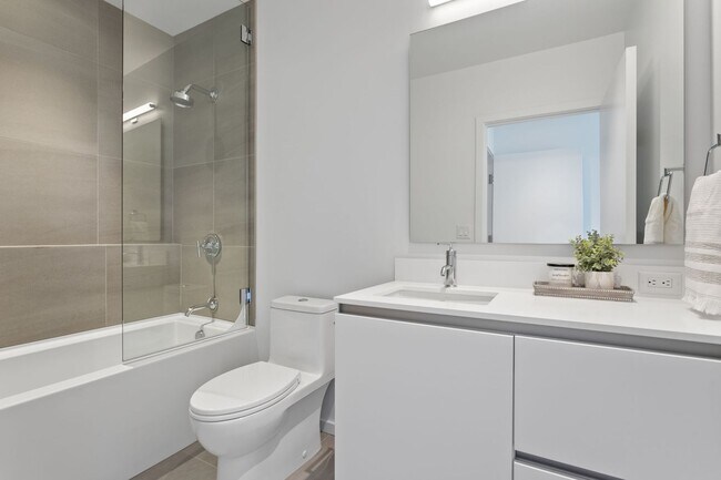 Building Photo - The Vista - 2 bed/2.5 bath Pearl District Condo w/parking/storage/concierge/most utilities/amenities