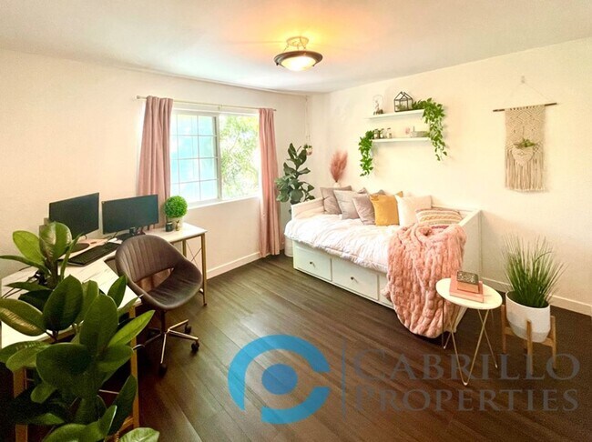 Building Photo - *** $500 OFF MOVE IN SPECIAL!!! *** Beautifully Renovated 2BD/2BA Condo with In-Unit Washer and D...