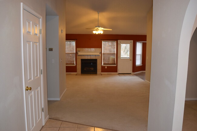 Building Photo - Lovely 4 Bed 2 Bathroom Pet Friendly Home!