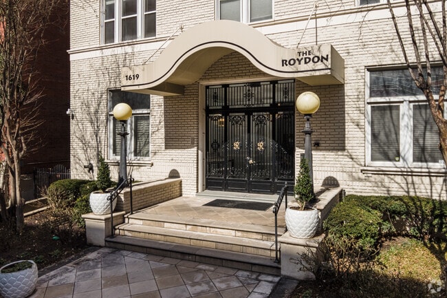 Building Photo - The Roydon