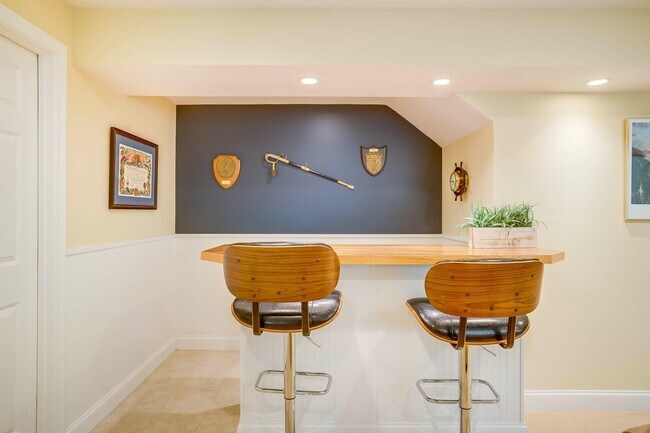 Building Photo - 7 Glen Ct