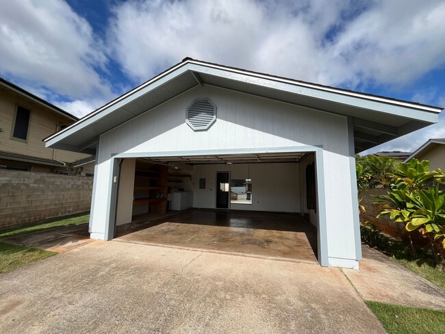 Building Photo - Mililani Town - 2 bedrooms, 1 bathroom hom...