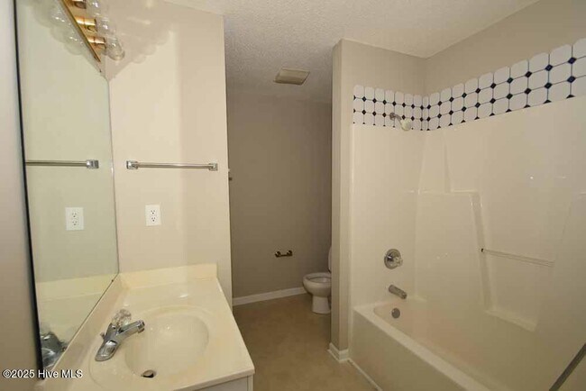 Building Photo - 1122 Turtle Creek Rd