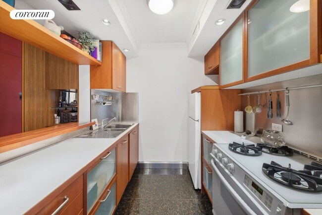 Building Photo - 118 E 60th St