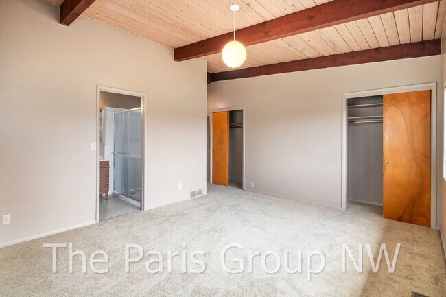 Building Photo - Extraordinary 4BR, 4200sf Mid Century Water View Home with Amazing Outdoor Spaces