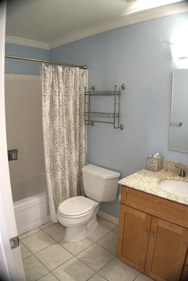 Building Photo - "Welcome to Your New Home: Spacious 2-Bed, 2-Bath Apartment in San Carlos!"