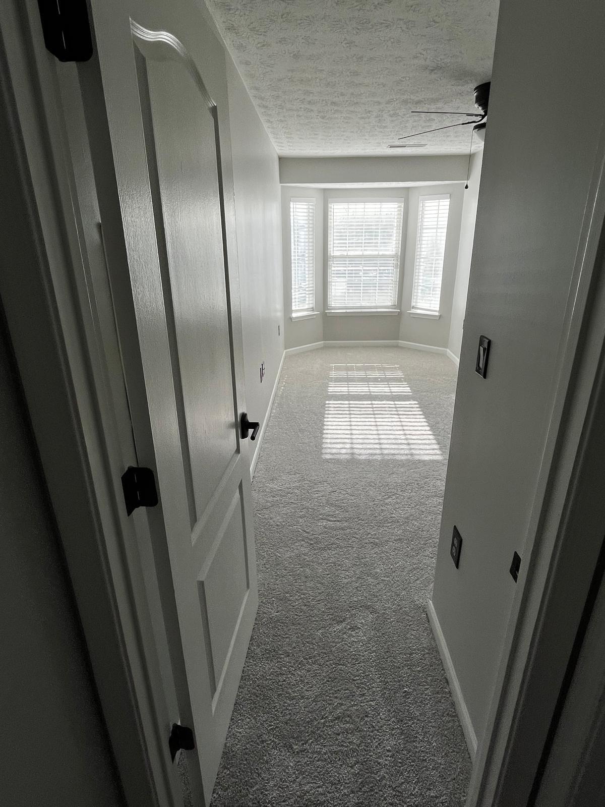 Building Photo - 8941 Town Center Cir