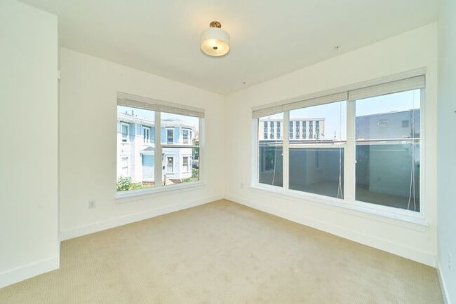 Building Photo - Sweet 2 Bed 2 Full Bath Downtown Indy Condo with Balcony Views!