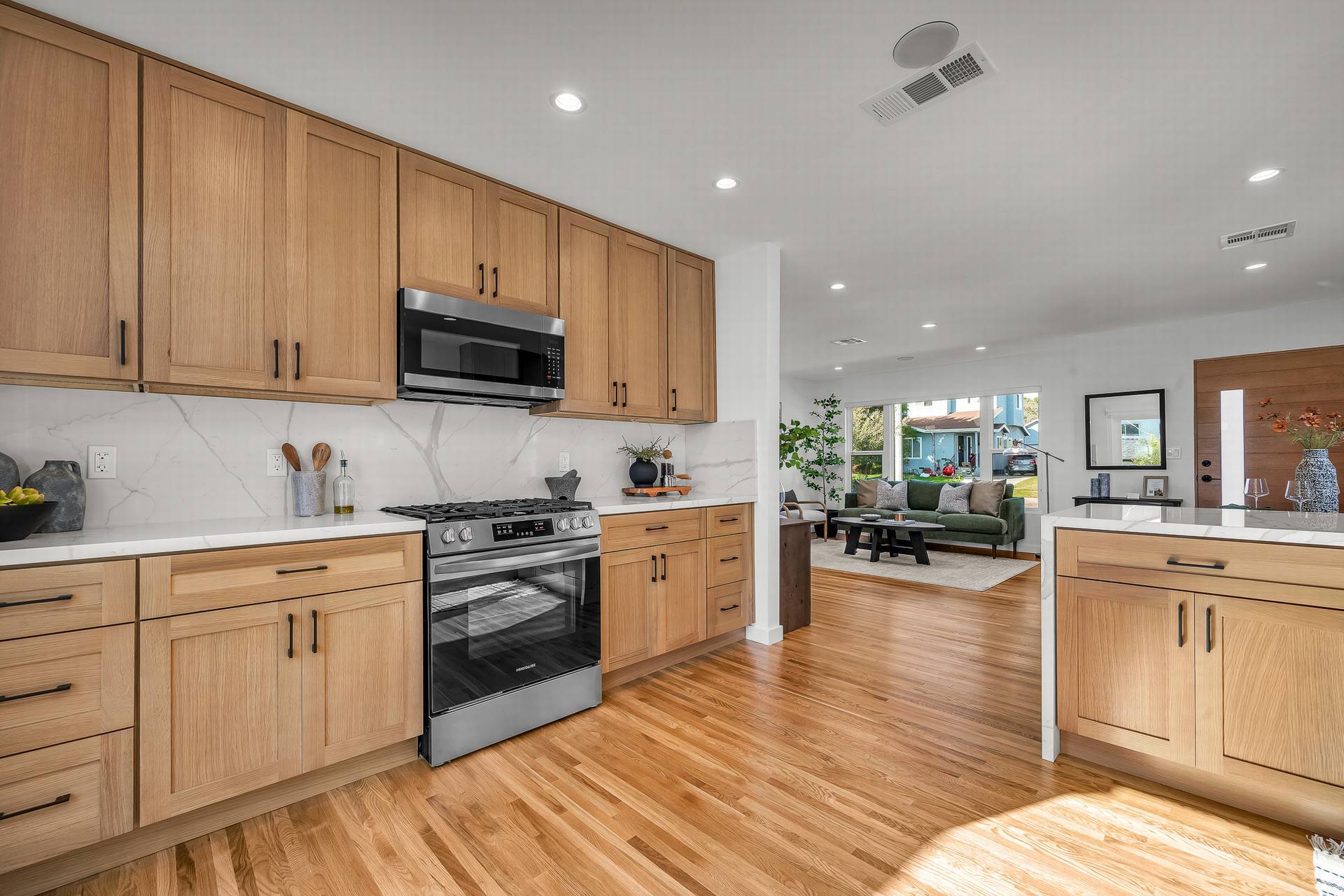 Building Photo - 616 W Ellis Ave