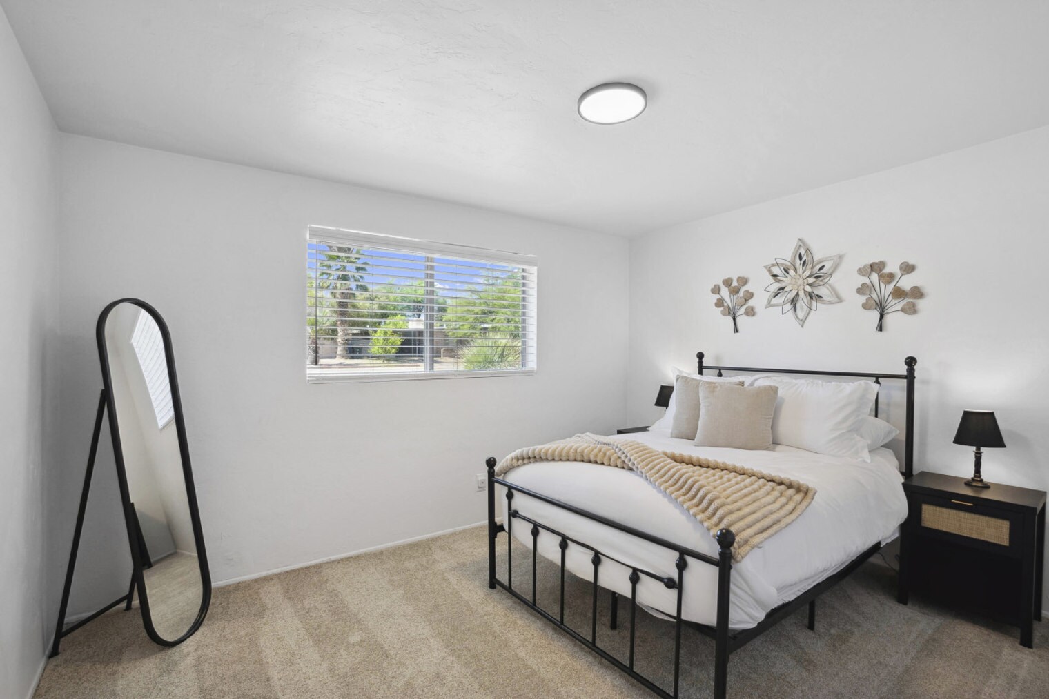 Building Photo - 4909 E Bermuda St