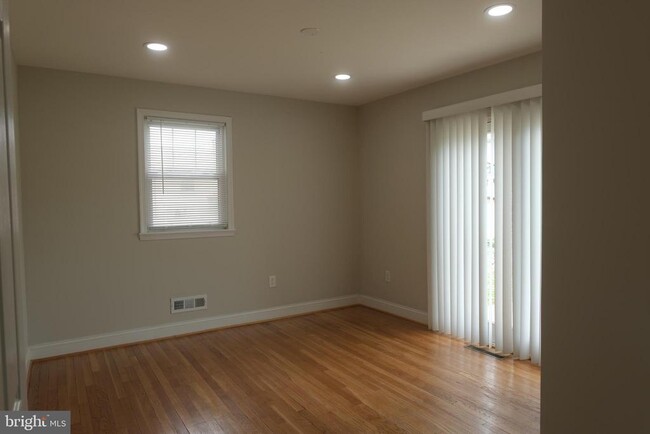 Building Photo - 3 Redgate Ct